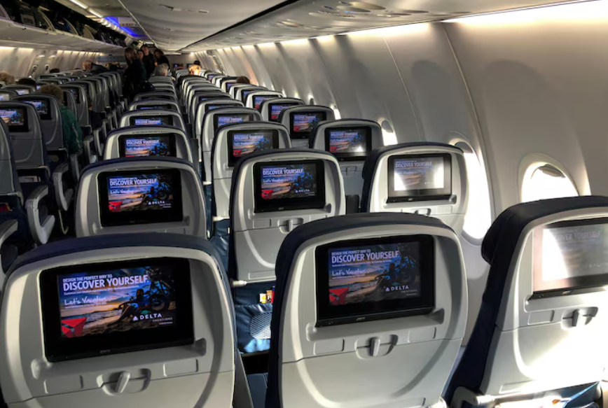 事發在某航班的3連座位。事主跟妹妹分別揀了窗邊及走廊位。(資料圖片)