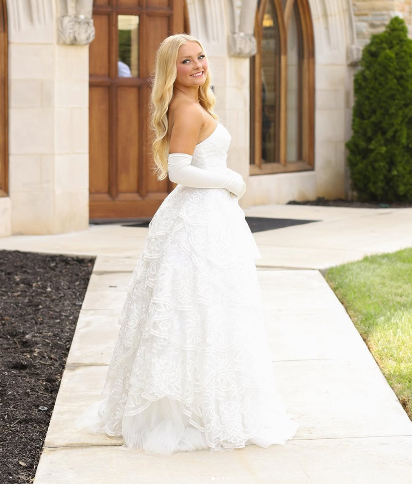 Laken Snelling(IG@lakensnelling_closet)