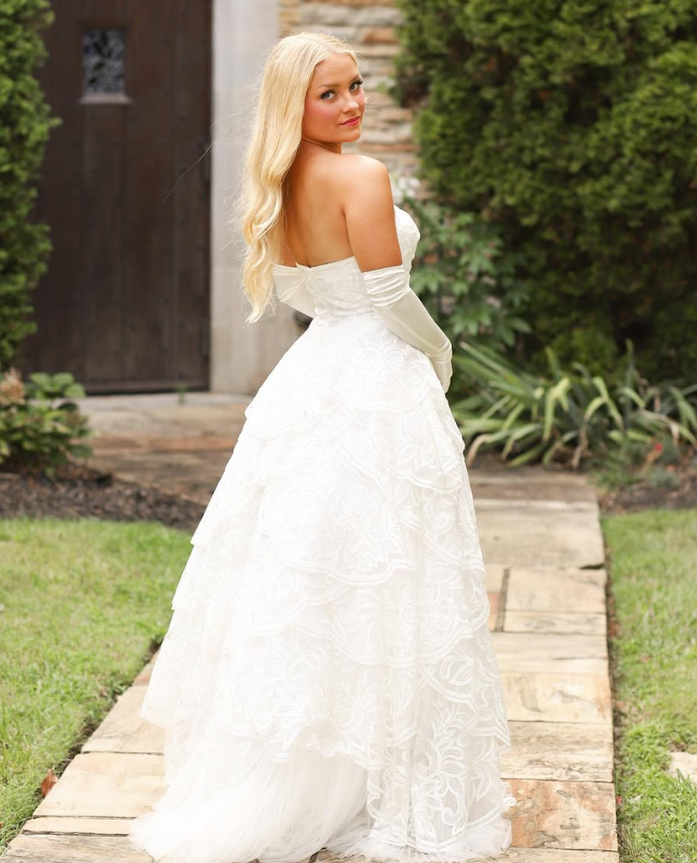 Laken Snelling(IG@lakensnelling_closet)