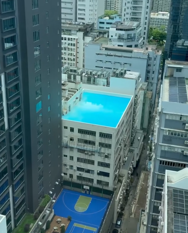 有網民在社交平台Threads以「天台泳池」為題,上載新蒲崗一工廠大廈的天台,疑出現無邊際的「泳池」,天台範圍注滿一池蔚藍的水,帖文引發網民熱議,