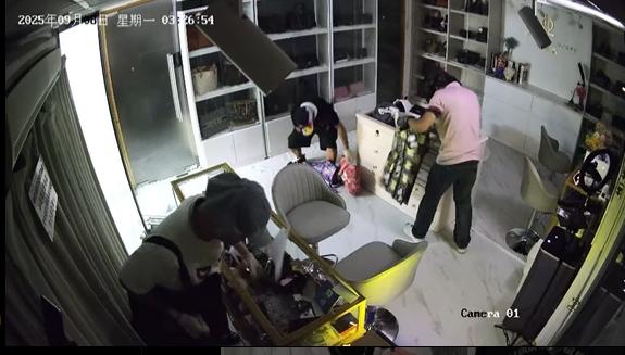賊人潛入店內打劫。(marioluxuryhk)