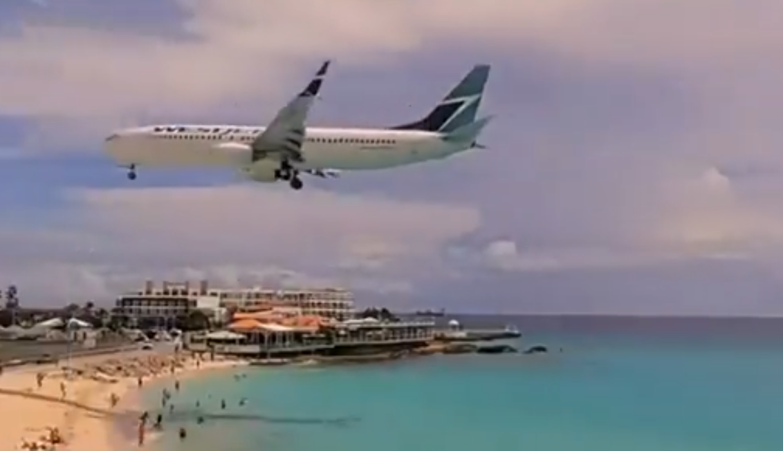 從多倫多起飛西捷航空「硬著陸」 擦地冒濃煙機上164人嚇壞(有片)