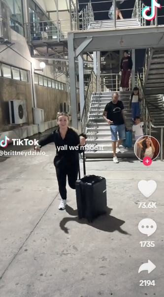 兩女上機後才知道飛機是去北非「突尼斯」,而不是法國「尼斯」。(互聯網)