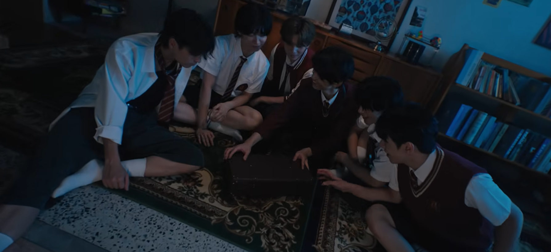 LITZ昨日公開《Zip Tie》的全新MV。