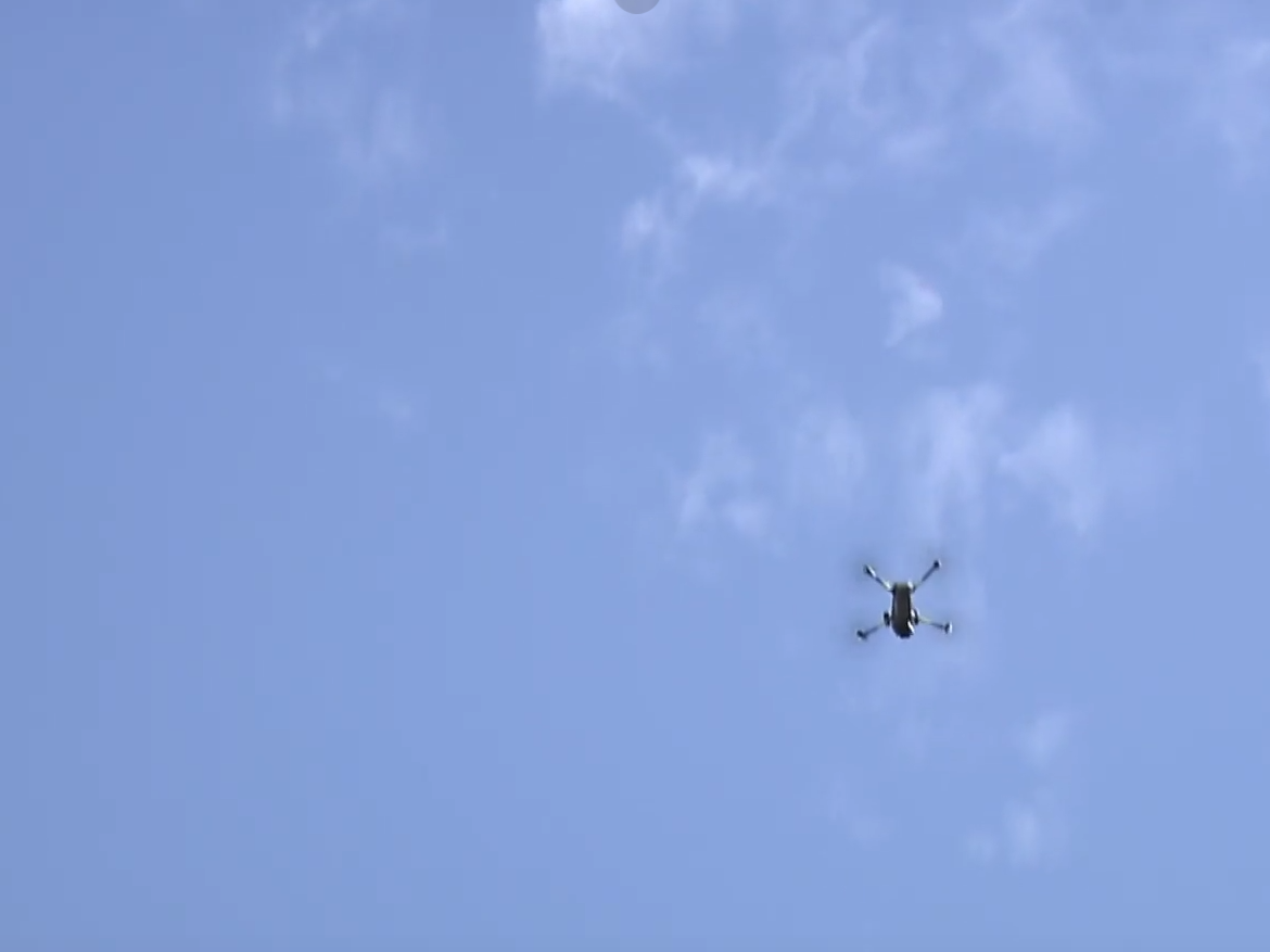 警石澳道打擊交通違例,首以無人機錄影蒐證。(now新聞截圖)