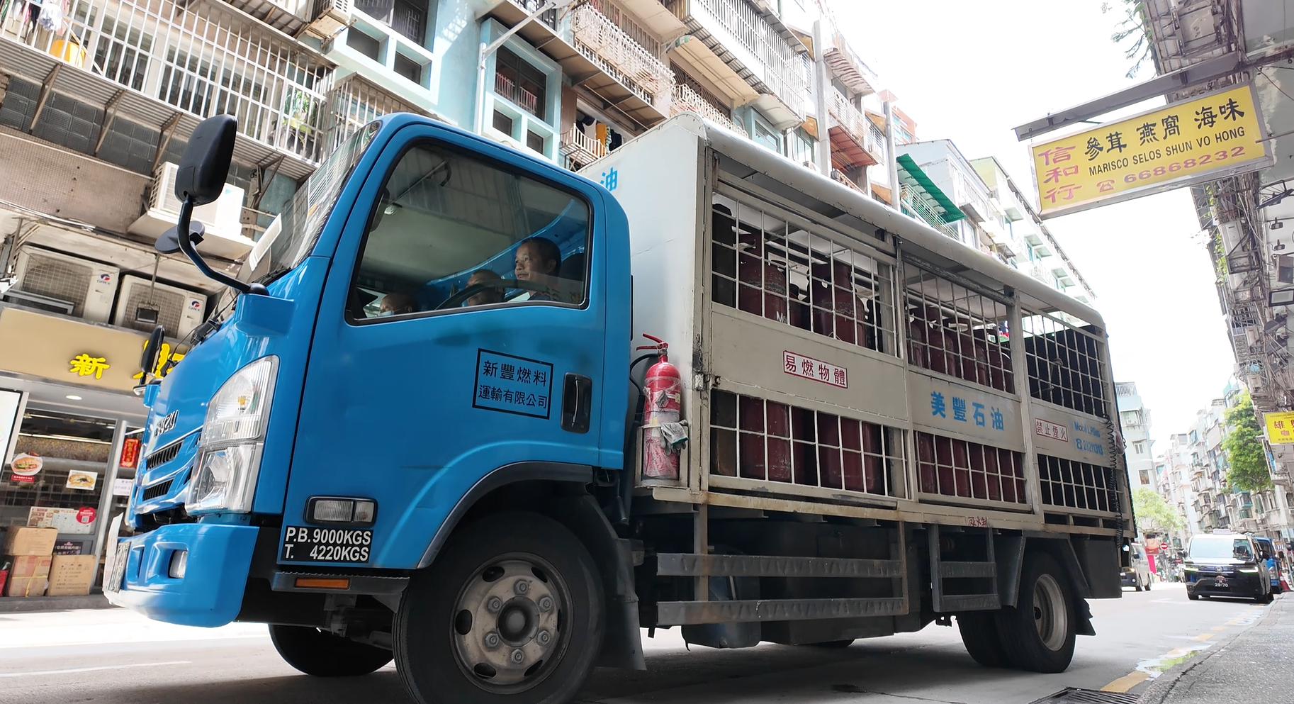 澳門石油氣貨車相對的骰,但專門運送50公斤俗稱「大炮」的瓶裝石油氣。