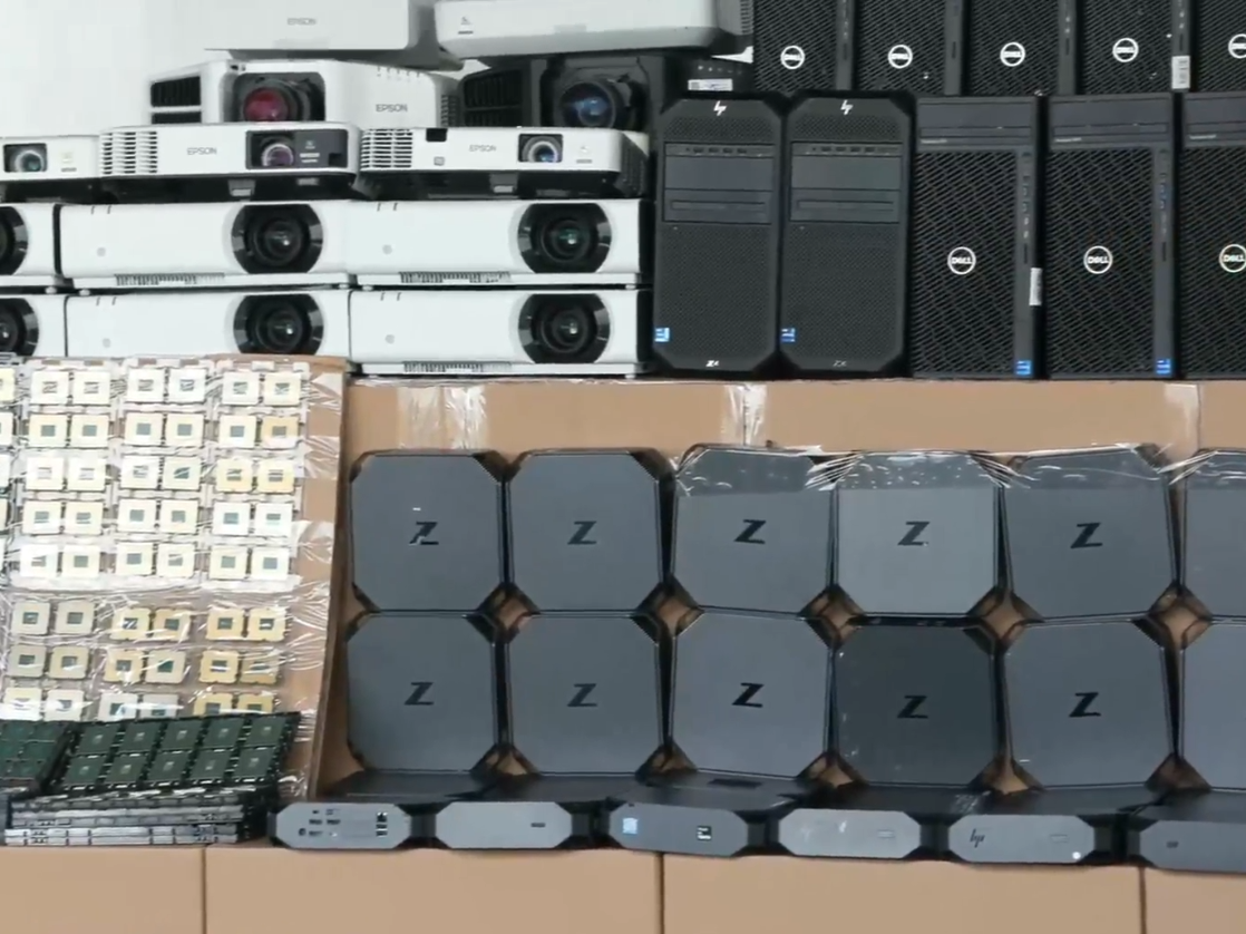 海關檢獲1.4億元走私貨,包括瀕危鯊魚皮。(香港海關Facebook)