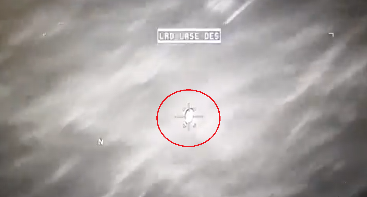 紅圈內為不明飛行物體。(互聯網)