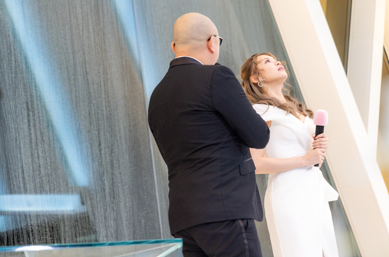 葉蒨文一度哭成淚人。