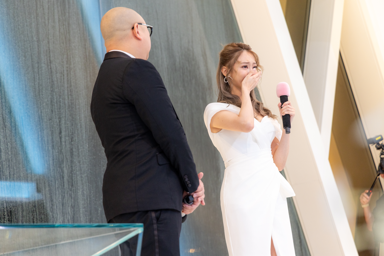 葉蒨文一度哭成淚人。