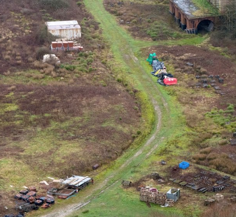 豪宅「漢密爾頓宮」(Hamilton Palace)停工40年,居民聲稱已淪為「吸毒者天堂」。(互聯網)