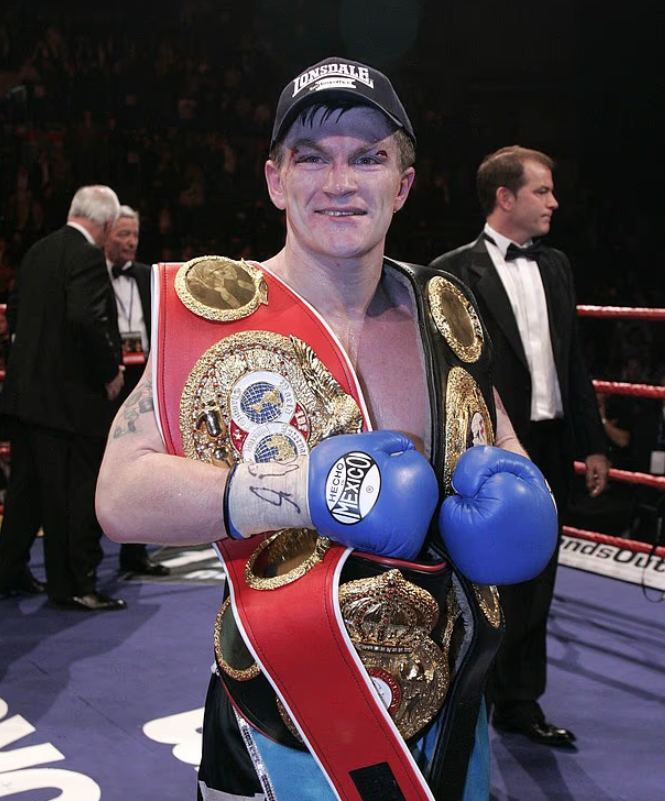 哈頓被發現倒斃在寓所內,終年46歲。(互聯網)