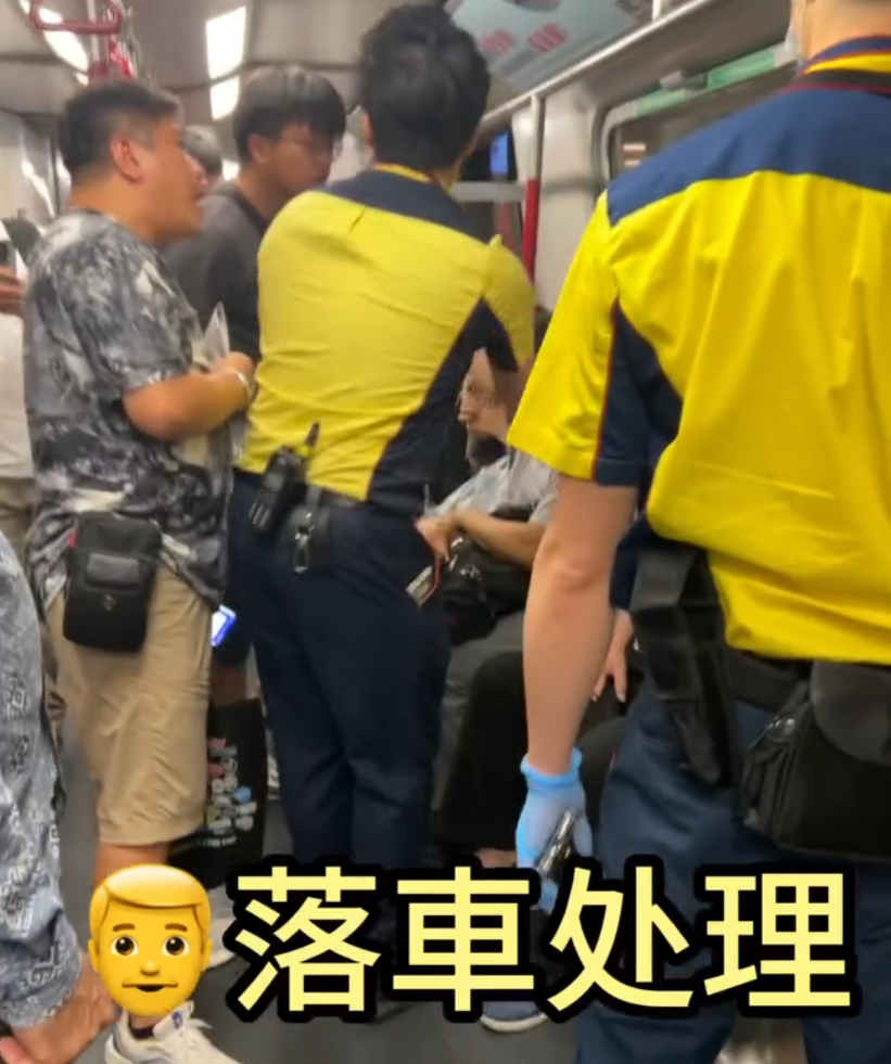 港鐵旺角站有兩名少女疑遭阿伯非禮,停站時企車門阻列車行駛要求對方落車,隨後有多名男乘客「加入」罵戰要求老伯落車,最終老伯跟着職員下車,但堅稱自己沒有非禮。(Threads)