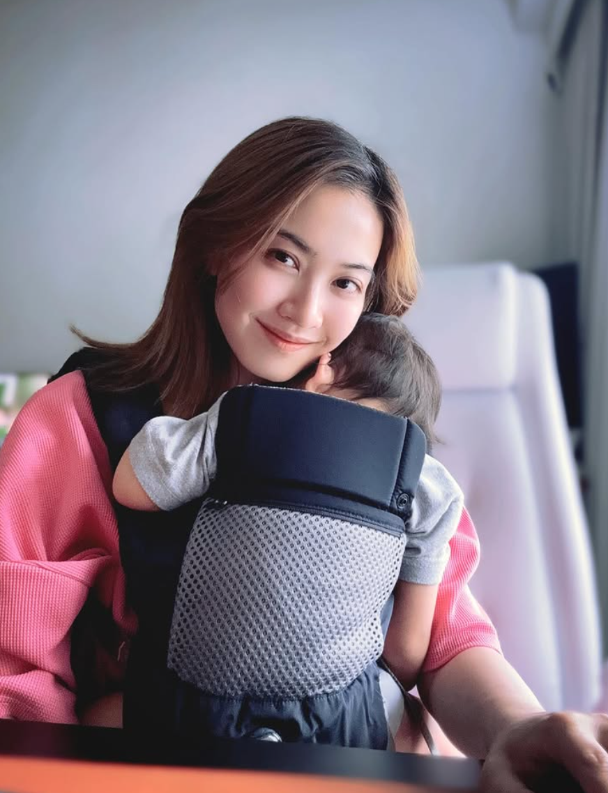 朱千雪嫁人後已榮升靚媽。