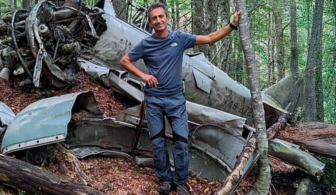 斯塔夫里亞尼迪斯跟友人去森林看飛機殘骸,回程時遇上棕熊。(互聯網)