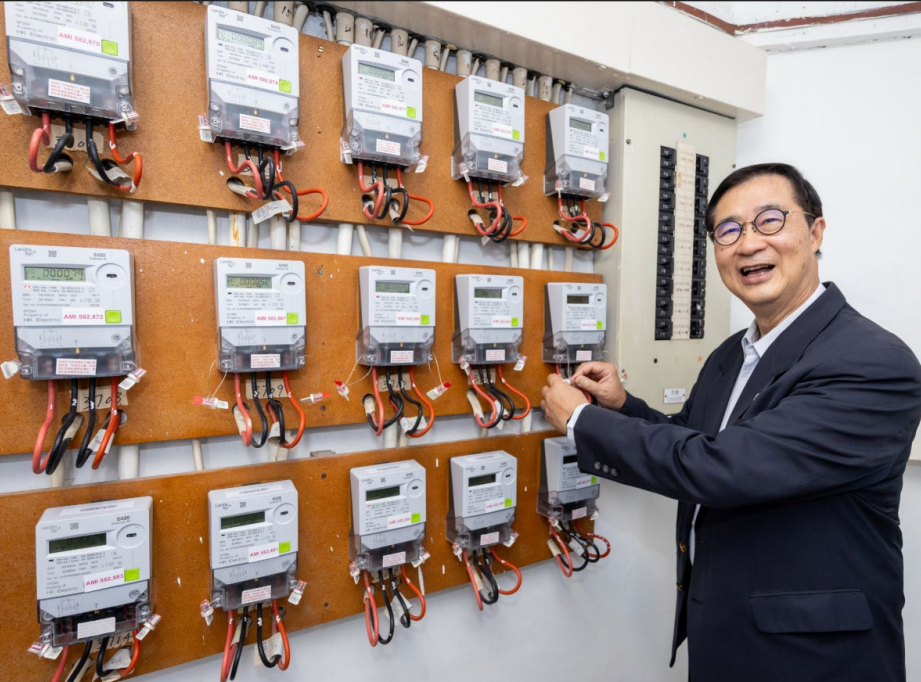 陳捷貴表示,智能電表令客戶無論身處何地,都可隨時查閱用電數據,制定更合適的用電策略。