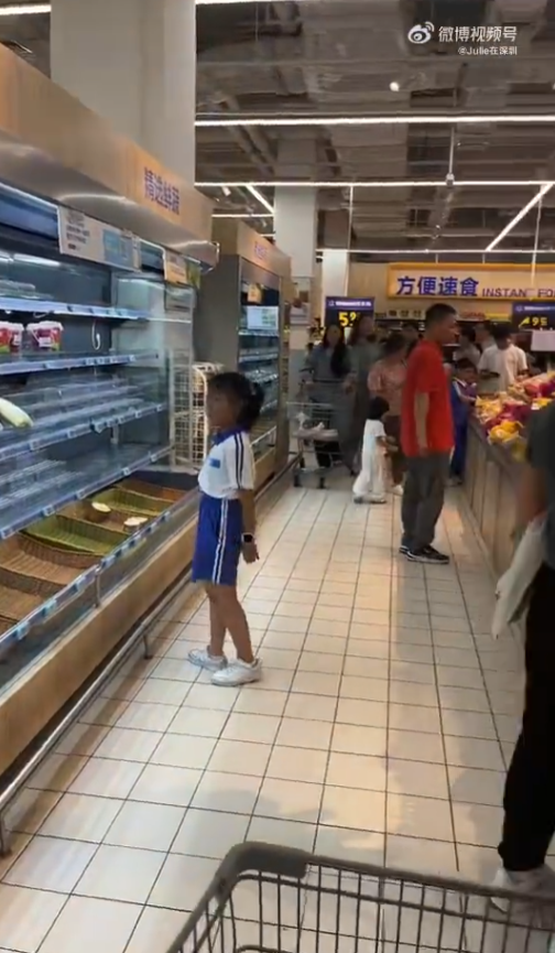 颱風樺加沙|深圳如臨大敵 超市貨架被掃光薯片熱賣