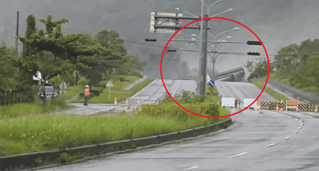 颱風樺加沙|花蓮塌橋汽車被洪水沖走 女子奮力抱電柱保命