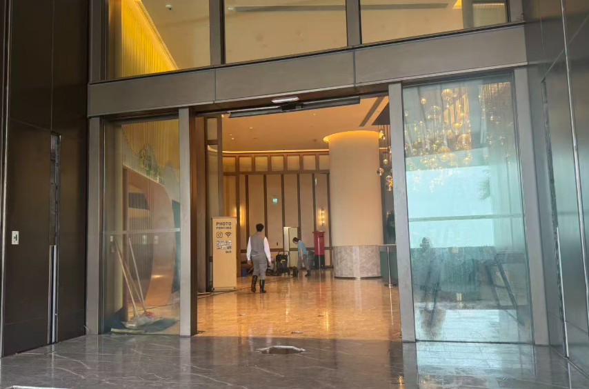 富麗敦海洋公園酒店職員清理室內位置(中通社)