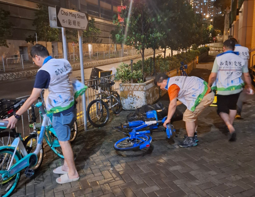 民政及青年事務局局長麥美娟表示,關愛隊在颱風期間發揮很大力量(西貢關愛隊聯席FB)