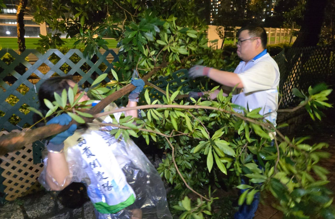 民政及青年事務局局長麥美娟表示,關愛隊在颱風期間發揮很大力量(西貢關愛隊聯席FB)