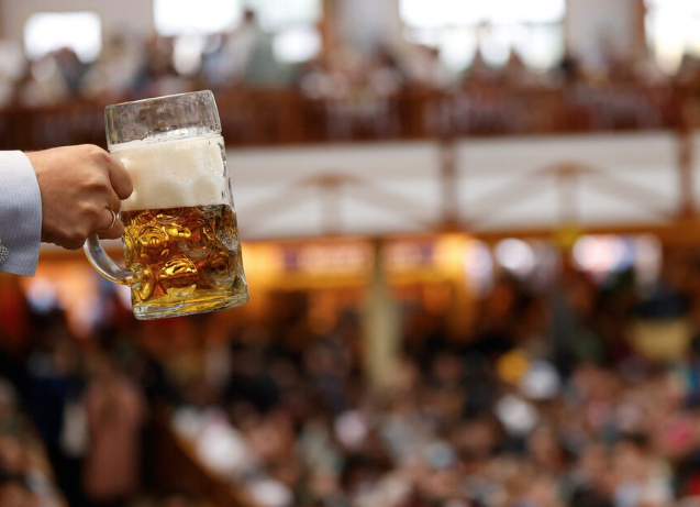 有研究實測發現,愛飲啤酒的人較惹蚊。(互聯網)