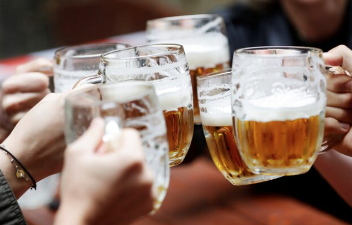 有研究實測發現,愛飲啤酒的人較惹蚊。(互聯網)