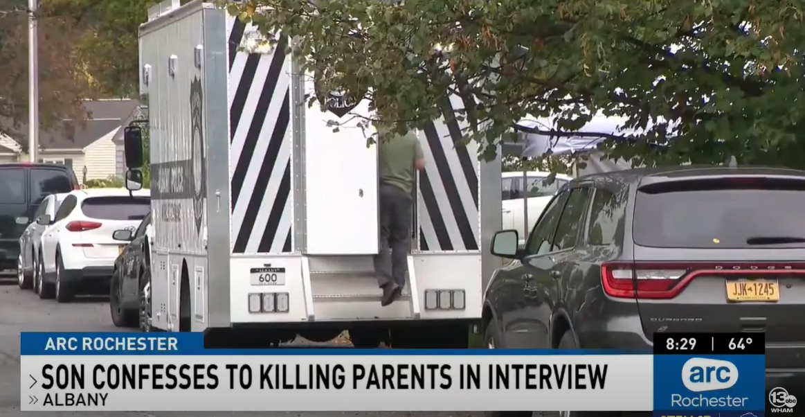 相關人員到兇案現場調查。(互聯網)