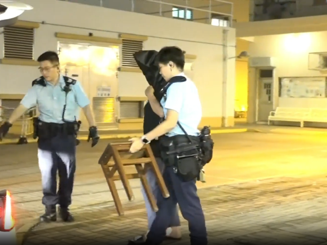 母女駕毒品快餐車牛頭角斷正,檢71萬元大麻製品。(now新聞截圖)