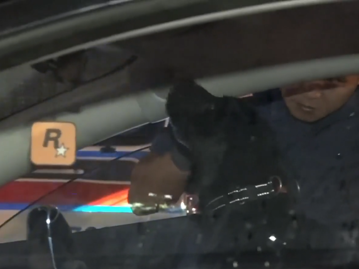 警方期後再召緝毒犬到場搜查。(now新聞截圖)