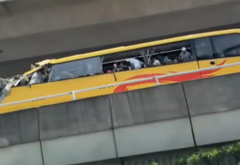 香園圍口岸有旅遊巴失事撞橋躉(影片截圖)