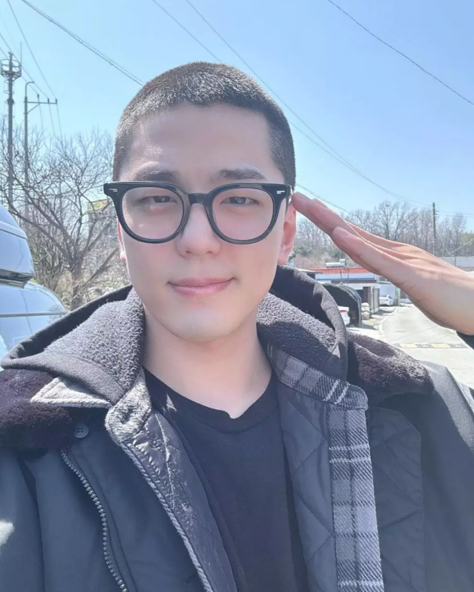 金旻奎去年4月1日以陸軍現役身份入伍。