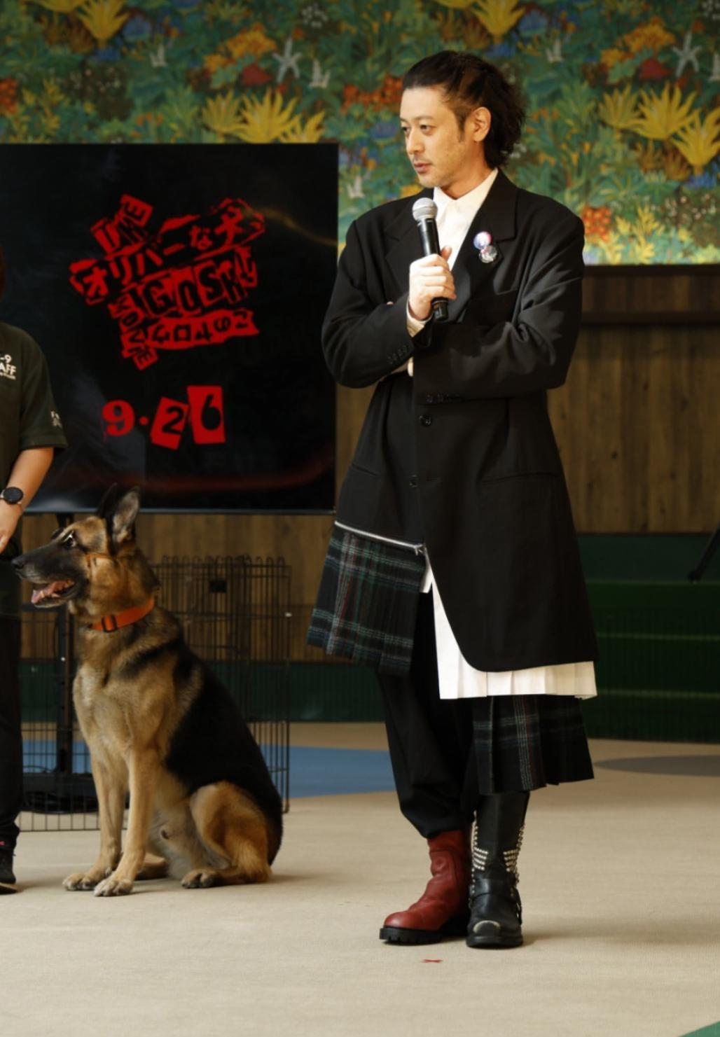 試映會做回型佬與狗狗受訪。