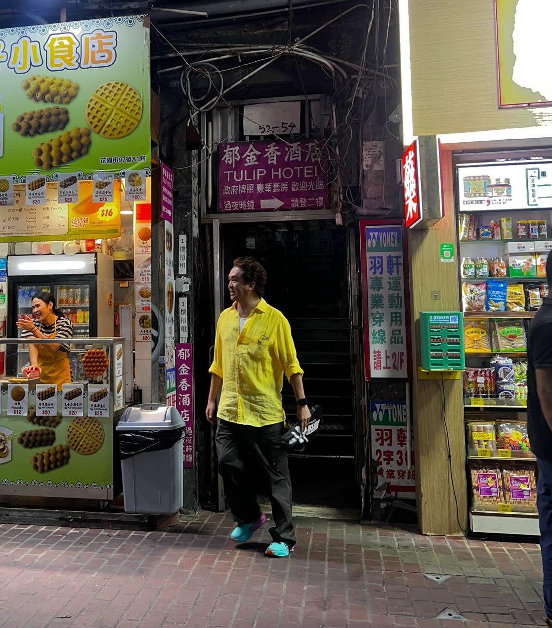 網民留言力撐兆尊,此行純粹賣羽毛球拍。