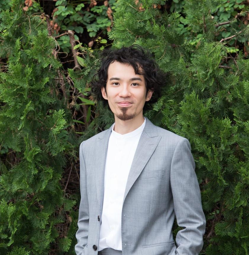 香港作曲家鄺展維,創作涵蓋管弦樂,亦會涉獵電子合成聲音表演與探索。