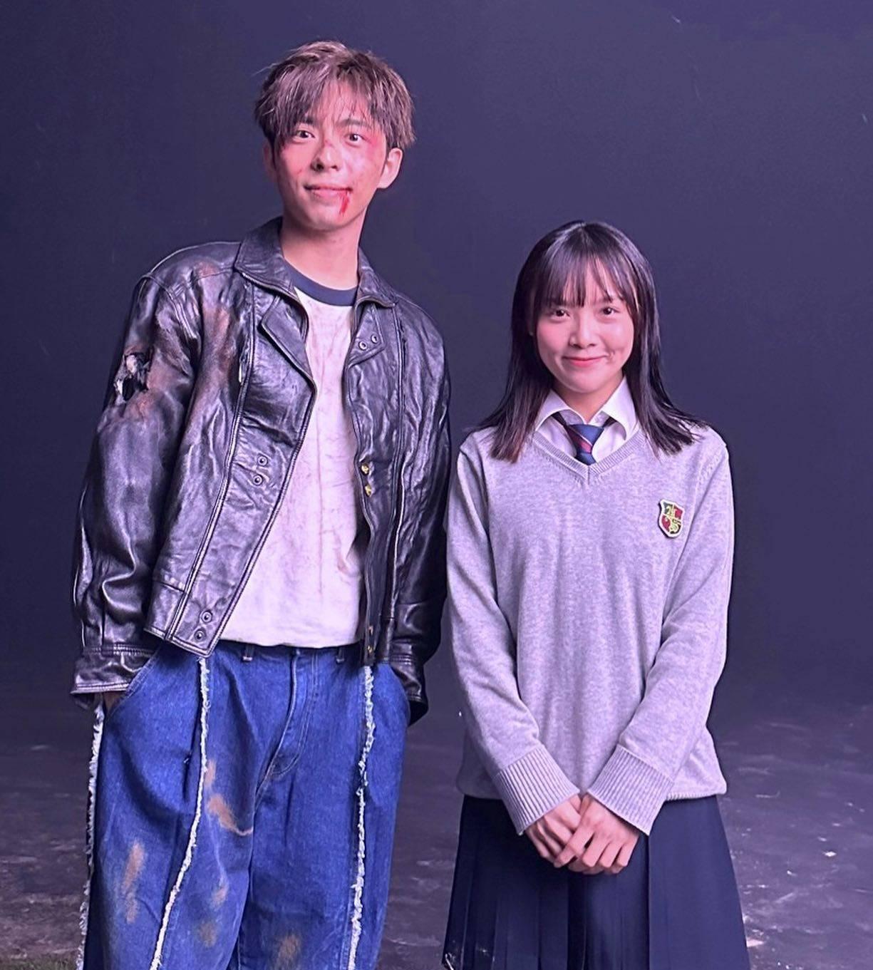 梁梓瑜(阿魚)曾擔任「E女郎」,拍攝MIRROR成員Edan呂爵安的《ChatMrE》MV。