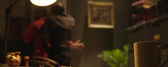 近日《阿龍》的電影專頁則公開鄭中基獄中被性侵刪剪片段。