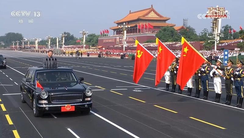 抗戰勝利80周年|習近平發表講話後,開始檢閱部隊。(央視截圖)