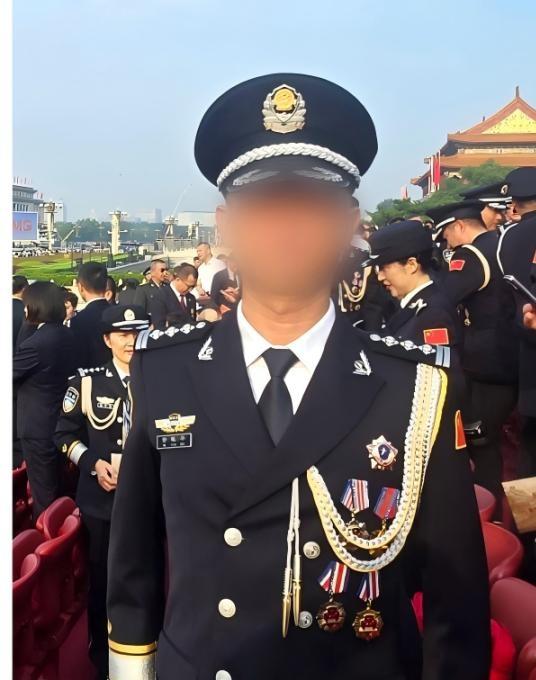 屢建奇功 ,從警以來卻從未公開露面。(微博)