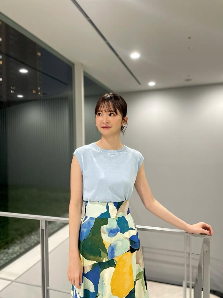 細川栞自去年7月起,在朝日電視台直播節目「報道STATION」。(IG)