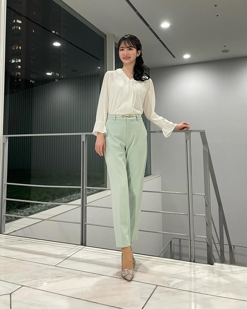 細川栞自去年7月起,在朝日電視台直播節目「報道STATION」。(IG)