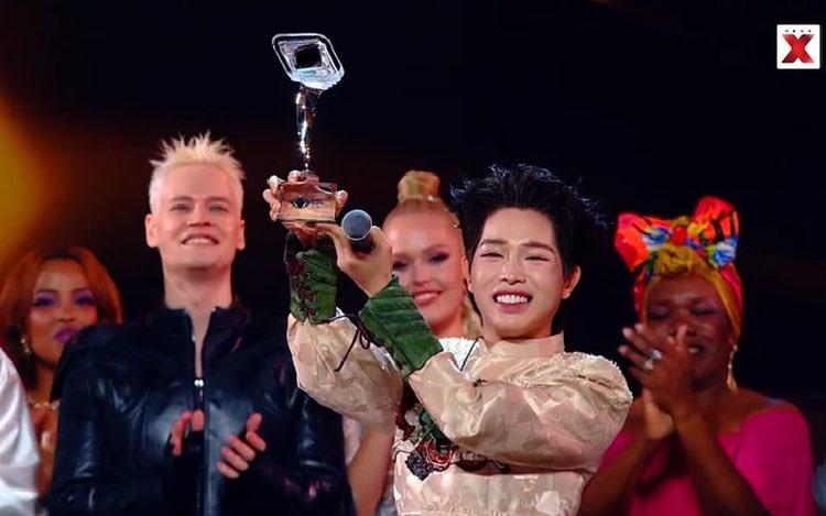 參賽歌手來自包括中國、印度、巴西、古巴、南非、阿拉伯聯合大公國與委內瑞拉等逾20國。(X)