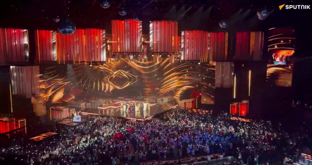「國際歌唱大賽」21日在莫斯科市郊一座體育館舉行,製作極具規模,俄羅斯電視台負責現場直播。(X)
