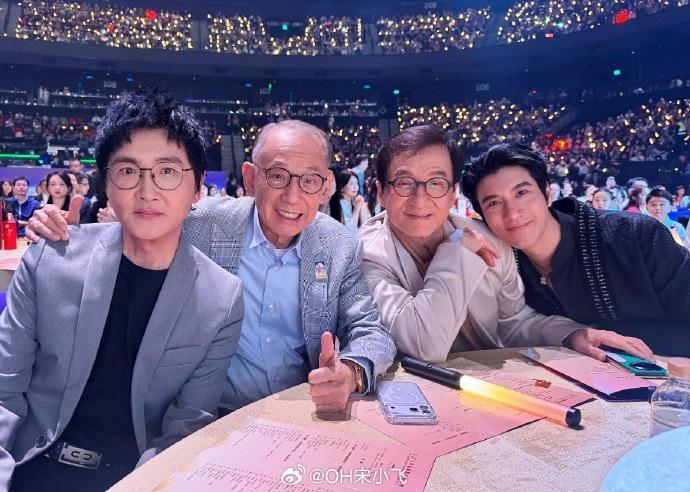 孫楠、楊受成、成龍、肖戰難得聚首,合照留念。