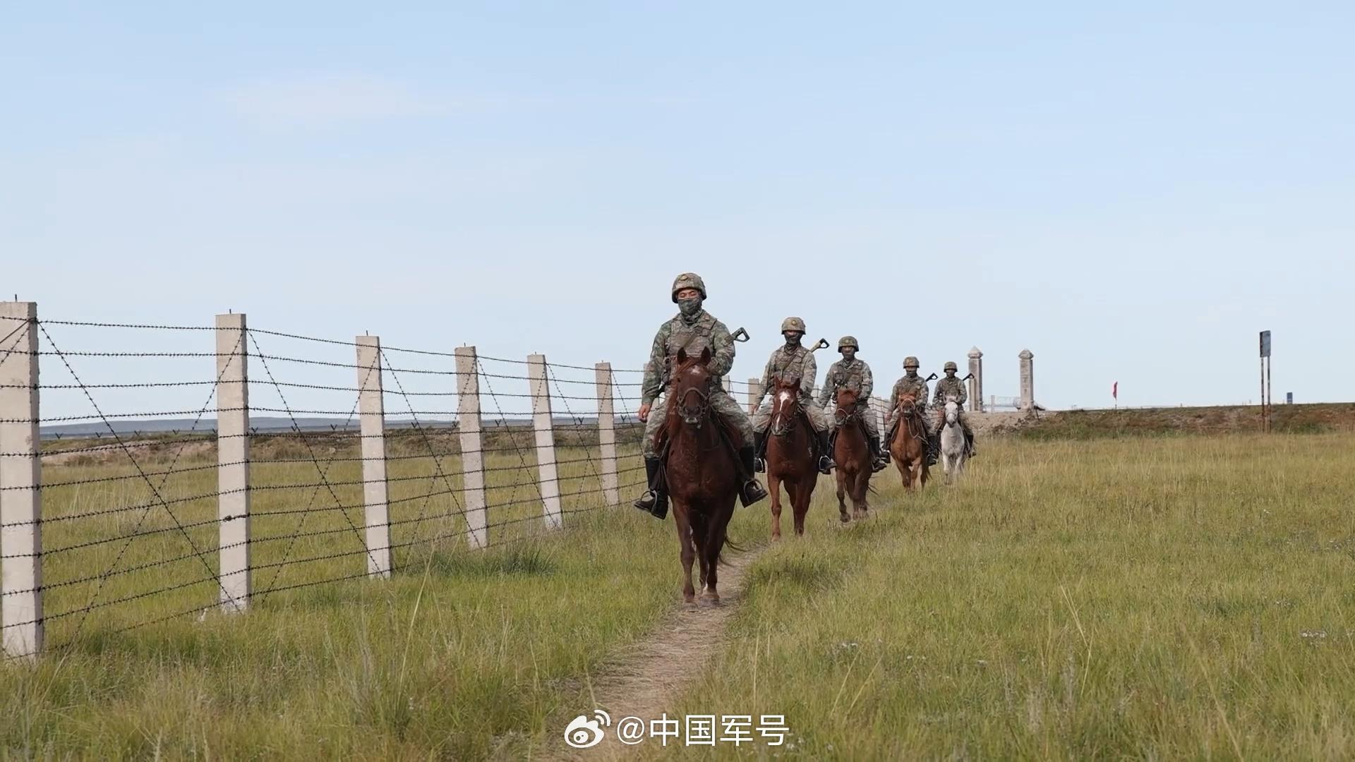 中俄蒙三國在內蒙古自治區的邊境區域舉行「邊防合作2025」聯合演練,是三方首次組織邊防部隊參加聯合演習。(解放軍新聞傳播中心官方微博)