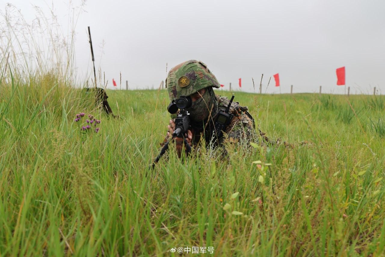 中俄蒙三國在內蒙古自治區的邊境區域舉行「邊防合作2025」聯合演練,是三方首次組織邊防部隊參加聯合演習。(解放軍新聞傳播中心官方微博)