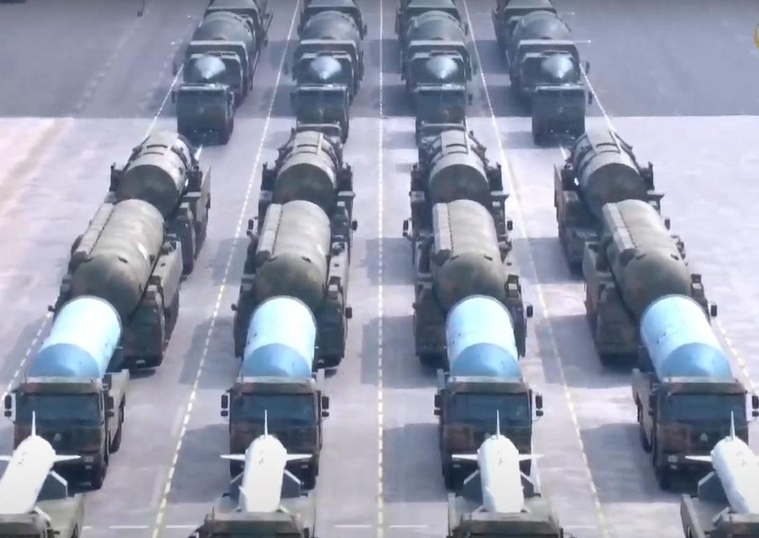 抗戰勝利80周年|一眾新型彈導登場。(央視截圖)