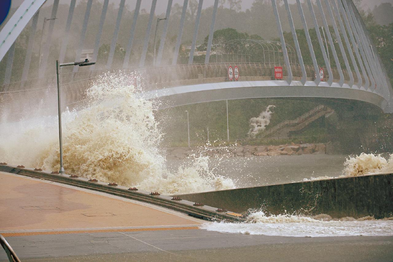 颱風樺加沙 將軍澳海旁