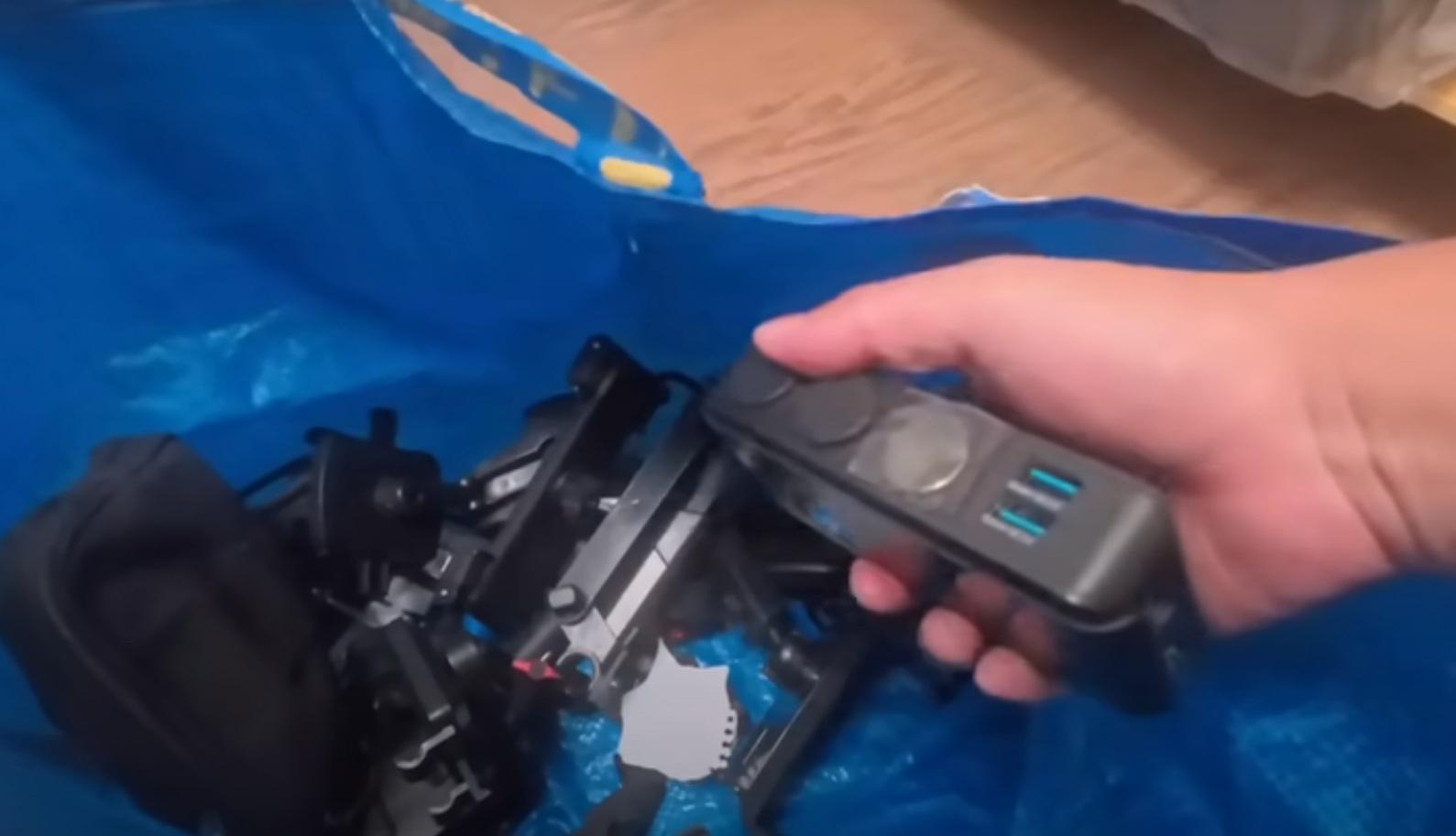 大衛整理家中雜物、安置好電動車後,他正式告別東莞,返回香港。(大衛@YouTube截圖)