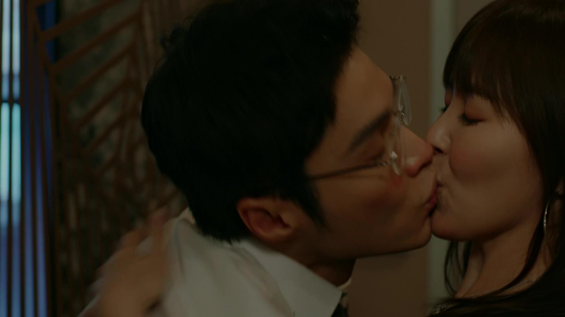 丁子朗與劉佩玥呢場親熱戲其實都係點到即止。